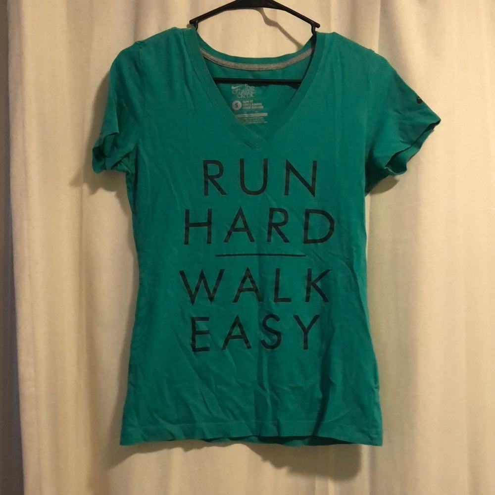 🎉 4 for $20 Nike Tee, size small